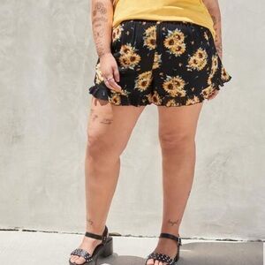 Torrid 10/00x Sunflower Print Gauze High-Rise Short NWT